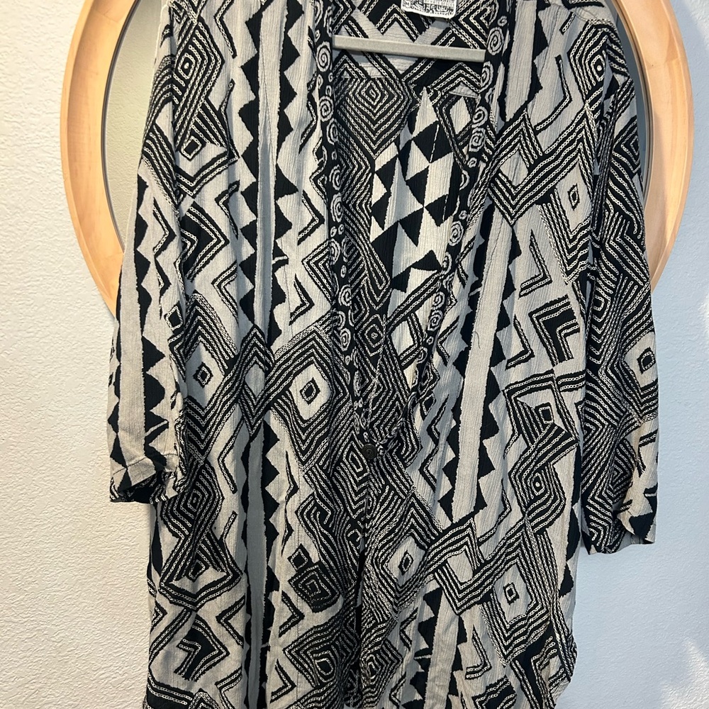 Black, Gray and White Geometric Cardigan